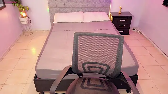 Snapshot of Lana_stone_ chatting on December 2, 3:30 am Lana stone online show from December 2, 3:30 am