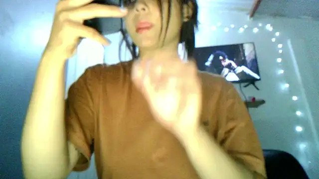 Snapshot of linzeysmith4 chatting on March 13, 3:55 am linzeysmith4 online show from March 13, 3:55 am