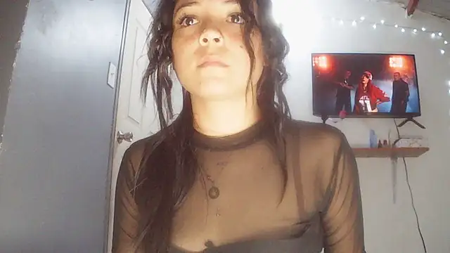 Snapshot of linzeysmith4 chatting on February 22, 10:22 pm linzeysmith4 online show from February 22, 10:22 pm