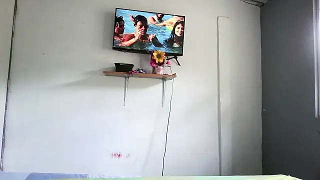 linzeysmith4 online show from May 13, 7:32 pm