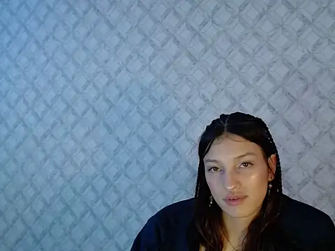 Snapshot of Emma-Wilson chatting on May 15, 5:33 pm Emma-Wilson online show from May 15, 5:33 pm