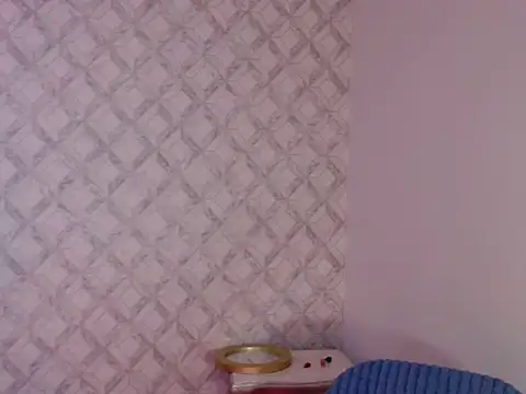 Snapshot of Emma-Wilson chatting on May 22, 4:32 am Emma-Wilson online show from May 22, 4:32 am