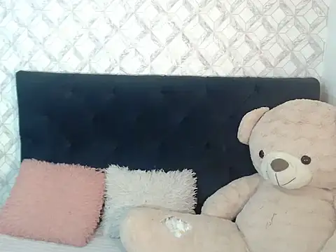 Emma-Wilson online show from December 2, 1:02 pm