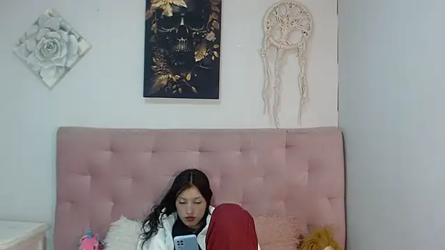 Emma-Wilson online show from March 18, 6:17 pm