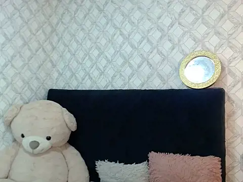 Emma-Wilson online show from February 7, 12:35 pm