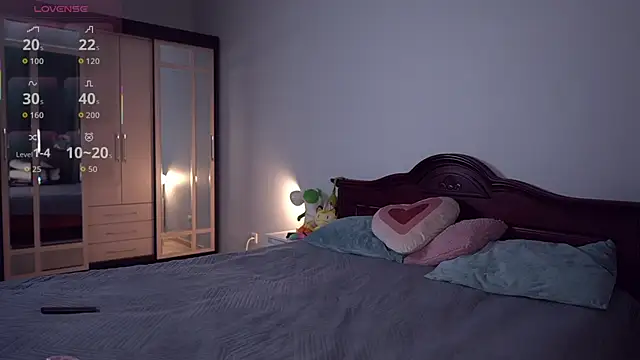 Snapshot of AliceHorngry chatting on October 11, 7:48 pm AliceHorngry online show from October 11, 7:48 pm