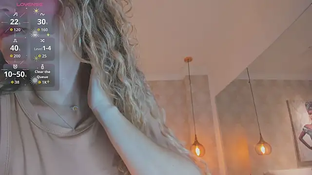 Snapshot of Shantall__ chatting on April 21, 11:06 am Shantall online show from April 21, 11:06 am