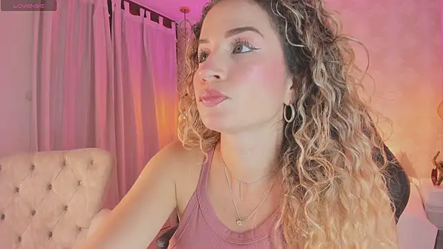 Snapshot of Shantall__ chatting on April 27, 12:03 pm Shantall online show from April 27, 12:03 pm