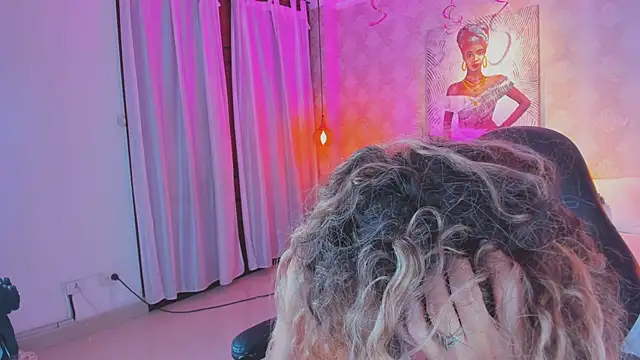 Shantall   online show from February 10, 11:20 am