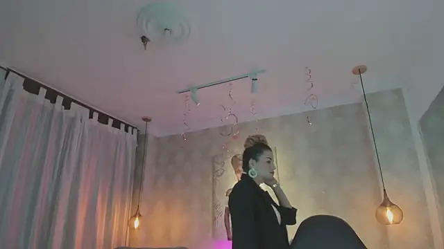 Shantall   online show from February 11, 11:21 am