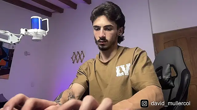 Snapshot of David_Brown18 chatting on February 5, 1:47 am David Brown18 online show from February 5, 1:47 am