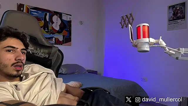 Snapshot of David_Brown18 chatting on March 14, 11:00 pm David Brown18 online show from March 14, 11:00 pm