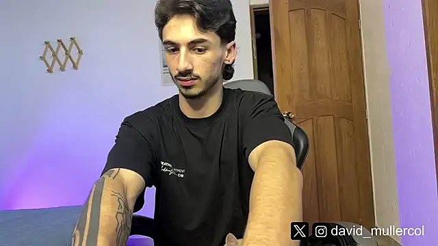 Snapshot of David_Brown18 chatting on February 21, 2:39 am David Brown18 online show from February 21, 2:39 am