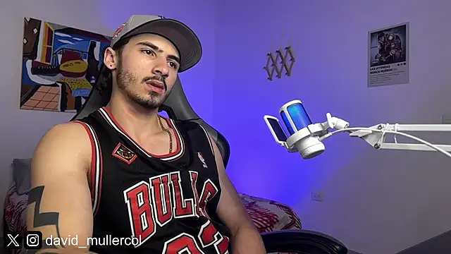 Snapshot of David_Brown18 chatting on March 22, 2:16 am David Brown18 online show from March 22, 2:16 am