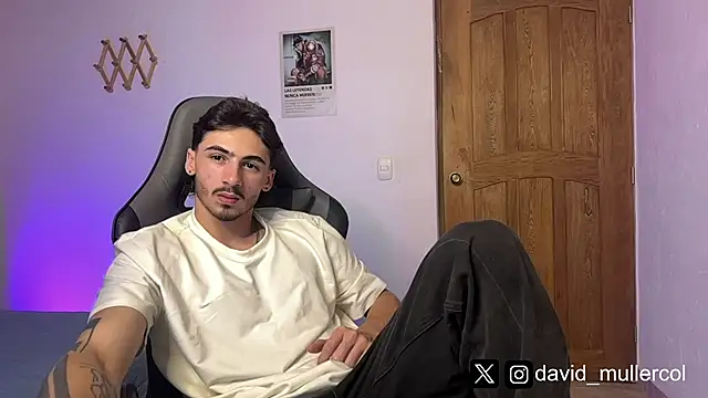 Snapshot of David_Brown18 chatting on February 9, 10:32 pm David Brown18 online show from February 9, 10:32 pm