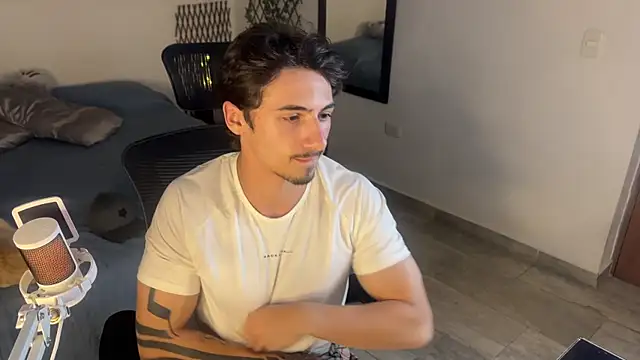 David Brown18 online show from April 7, 3:30 am