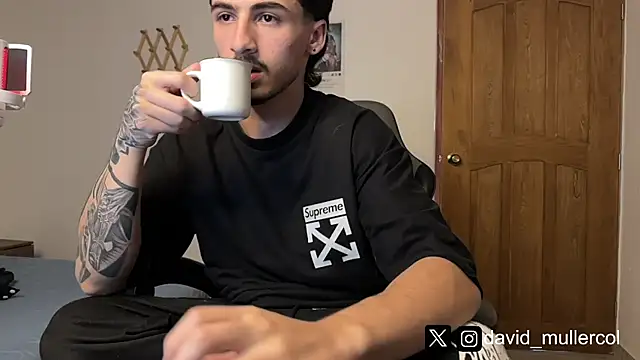 Snapshot of David_Brown18 chatting on February 14, 7:02 pm David Brown18 online show from February 14, 7:02 pm