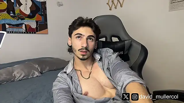 Snapshot of David_Brown18 chatting on February 24, 3:23 am David Brown18 online show from February 24, 3:23 am