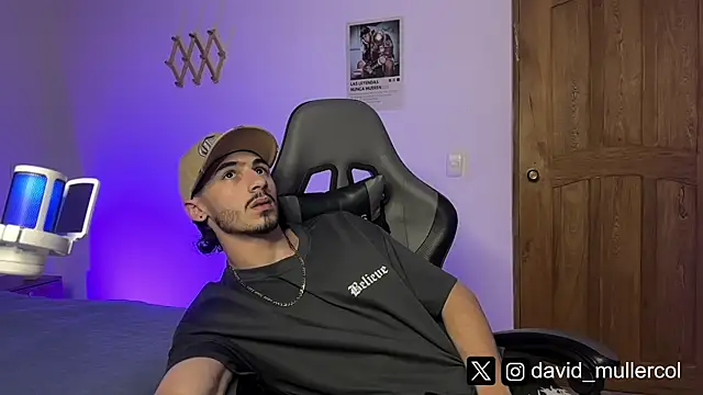 Snapshot of David_Brown18 chatting on February 19, 1:18 am David Brown18 online show from February 19, 1:18 am