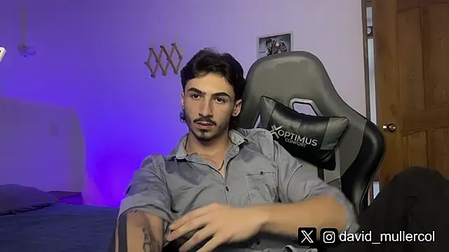 Snapshot of David_Brown18 chatting on February 23, 10:20 pm David Brown18 online show from February 23, 10:20 pm