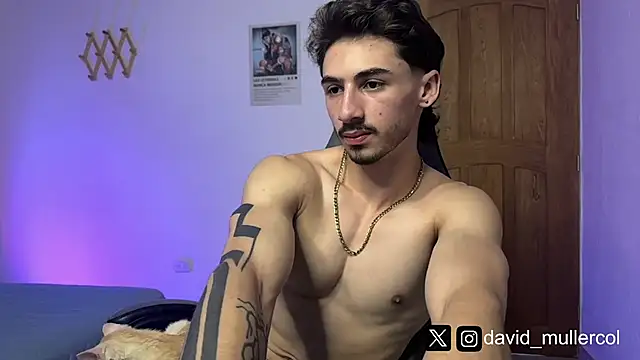 Snapshot of David_Brown18 chatting on February 10, 6:35 pm David Brown18 online show from February 10, 6:35 pm