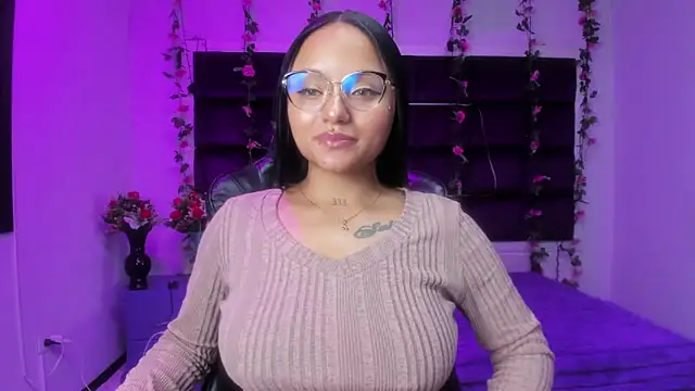 sweelanna   online show from April 10, 1:23 am