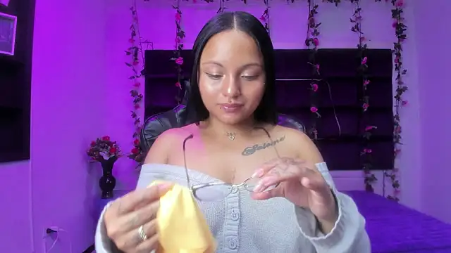 sweelanna   online show from April 9, 1:29 am