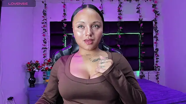 sweelanna   online show from March 1, 1:05 am