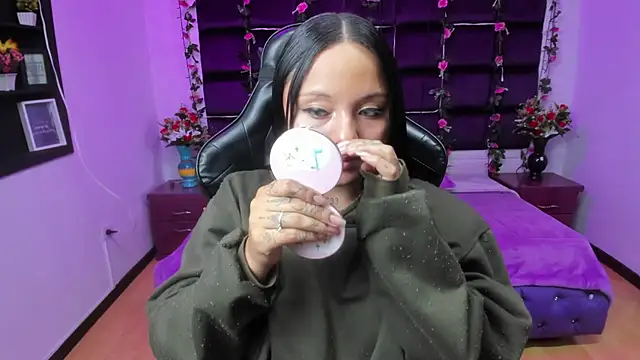 sweelanna   online show from March 15, 6:14 am