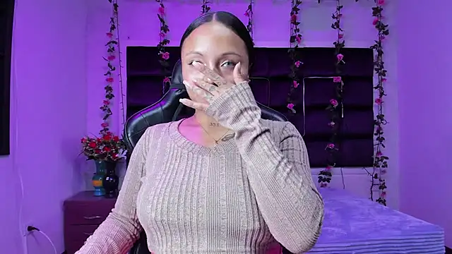 sweelanna   online show from December 17, 2:05 am