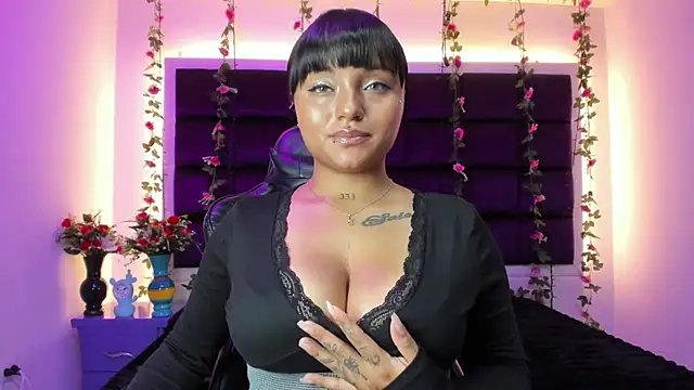 Snapshot of sweelanna__ chatting on July 5, 12:26 am sweelanna online show from July 5, 12:26 am