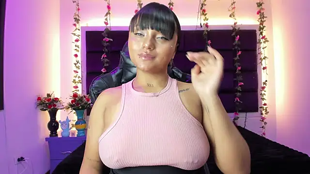 Snapshot of sweelanna__ chatting on July 14, 2:05 am sweelanna online show from July 14, 2:05 am