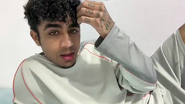 dominic brandd23 online show from November 22, 8:18 pm