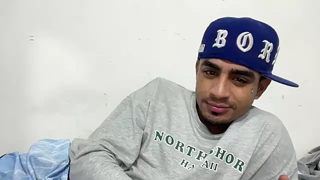 Snapshot of dominic_brandd23 chatting on October 16, 6:54 am dominic brandd23 online show from October 16, 6:54 am