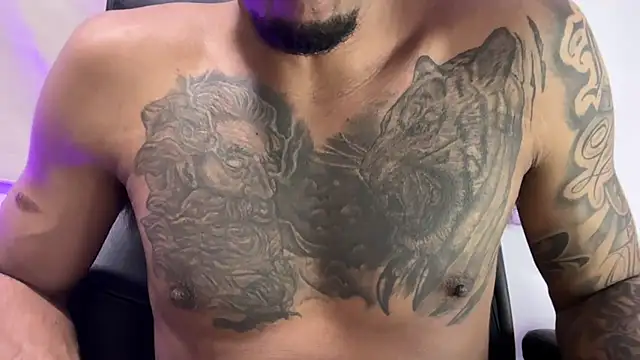 Snapshot of dominic_brandd23 chatting on February 23, 7:42 am dominic brandd23 online show from February 23, 7:42 am