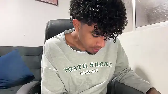 Snapshot of dominic_brandd23 chatting on January 14, 5:11 am dominic brandd23 online show from January 14, 5:11 am