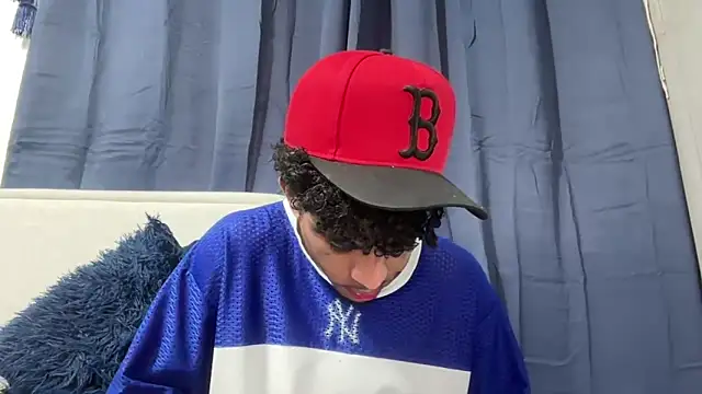 Snapshot of dominic_brandd23 chatting on December 19, 2:19 pm dominic brandd23 online show from December 19, 2:19 pm