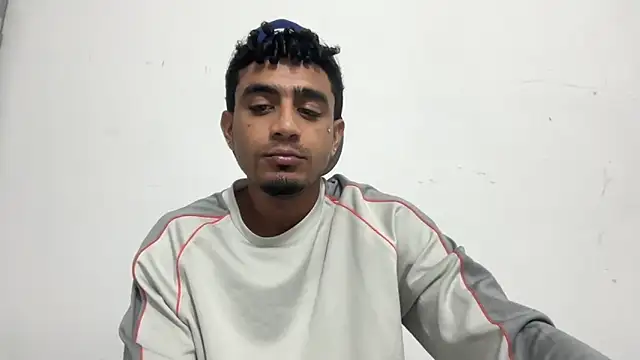Snapshot of dominic_brandd23 chatting on September 19, 9:02 am dominic brandd23 online show from September 19, 9:02 am