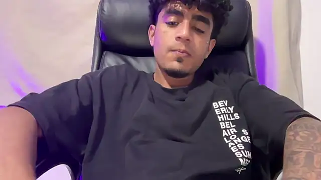 Snapshot of dominic_brandd23 chatting on February 8, 11:52 am dominic brandd23 online show from February 8, 11:52 am