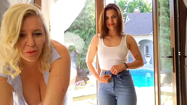 TUNDEROSE1 online show from May 1, 4:12 pm
