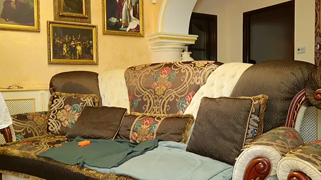 Snapshot of TUNDEROSE1 chatting on October 23, 4:11 am TUNDEROSE1 online show from October 23, 4:11 am