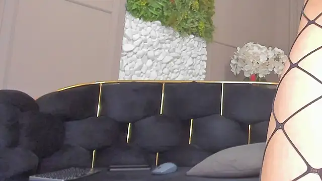 Deliciouslips online show from February 26, 4:40 pm