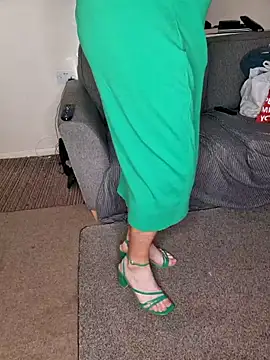 Snapshot of ellie-tv chatting on October 30, 9:18 am ellie-tv online show from October 30, 9:18 am