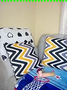 Snapshot of sweet_love002 chatting on February 24, 11:21 am sweet love002 online show from February 24, 11:21 am