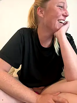 MoniqueLaFee online show from October 5, 8:05 am