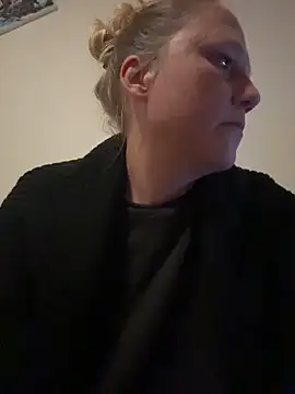 MoniqueLaFee online show from April 9, 10:05 pm