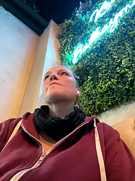 Snapshot of MoniqueLaFee chatting on December 16, 8:40 am MoniqueLaFee online show from December 16, 8:40 am