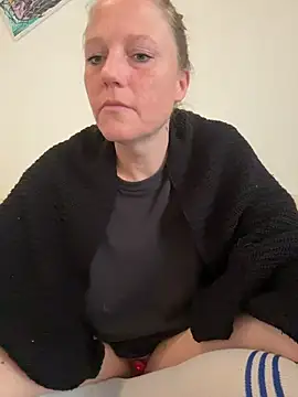 MoniqueLaFee online show from April 19, 8:04 am