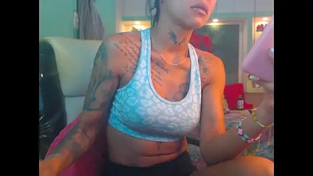Snapshot of lorenapinto chatting on July 10, 10:21 pm lorenapinto online show from July 10, 10:21 pm