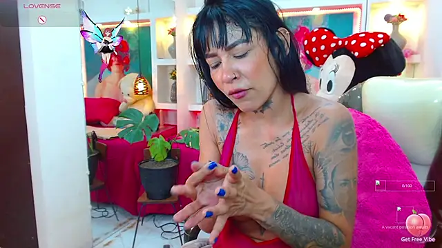 lorenapinto online show from October 27, 1:06 am